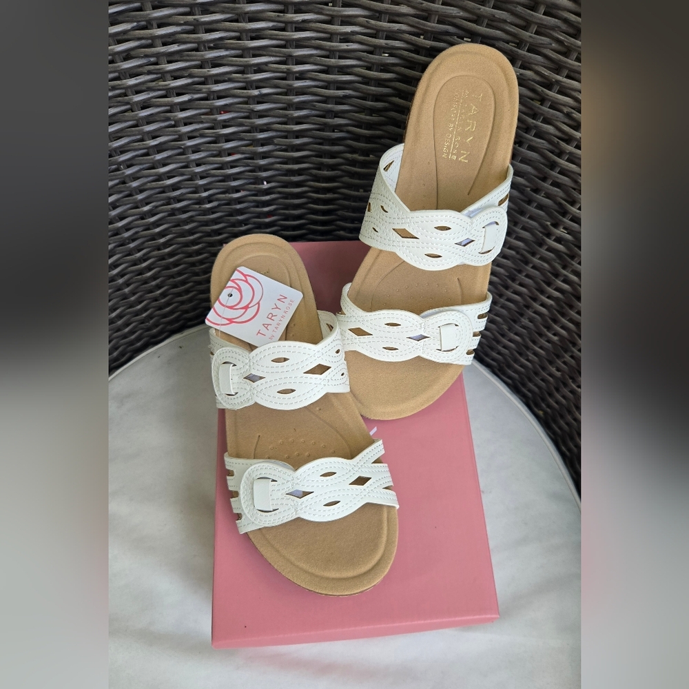 Taryn Rose Cream Sandals with Elegant Design